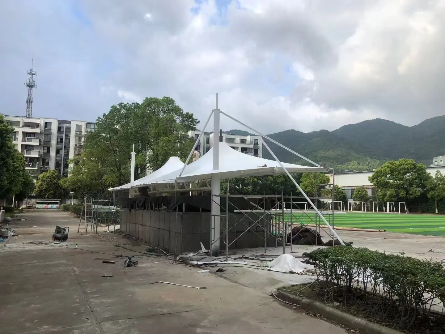 2026年贵州毕节停车棚球场棚改造纪实：老旧雨棚换新，运维压力怎么降